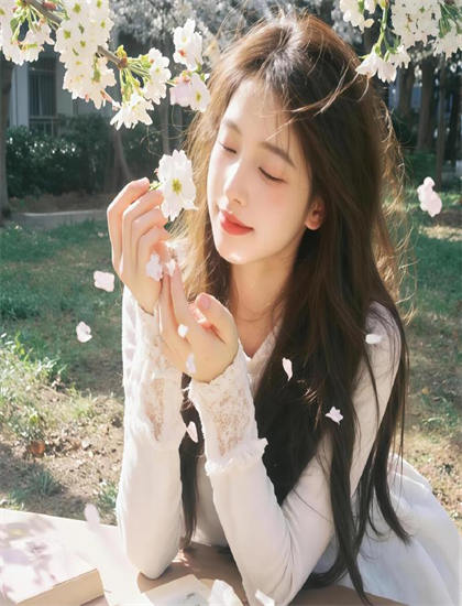 技术解析：弯曲灯的微距摄影 艺术表达的技术支持 促进电影产业的升级发展